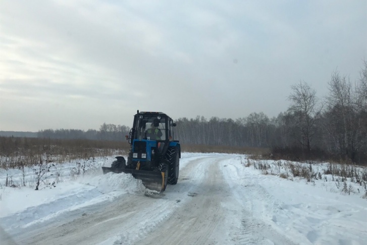 Дорогу начали чистить от снега и расширять для транспорта