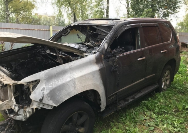Депутат выставил фото сгоревшего автомобиля в социальные сети Депутат выставил фото сгоревшего автомобиля в социальные сети 