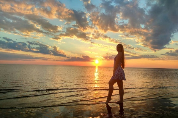 Море, говорят, ледяное, но попозировать, пока не свело ноги, можно успеть Море, говорят, ледяное, но попозировать, пока не свело ноги, можно успеть