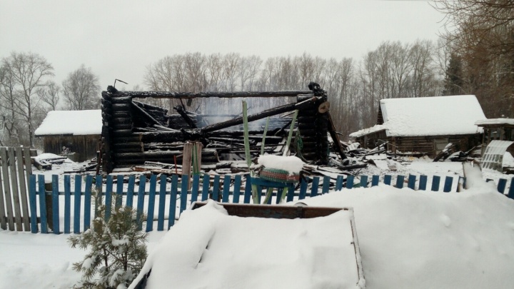 Страшный пожар в Ярославской области оставил без крыши над головой сразу две семьи