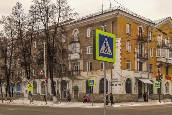 Жильцы этого дома негодуют Жильцы этого дома негодуют
