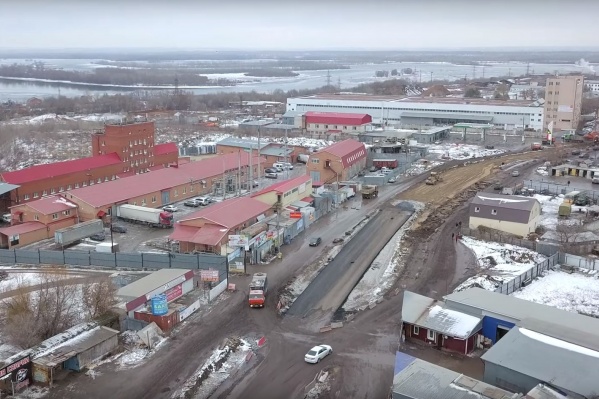 Пока рабочие уложили около 100–150 метров асфальта Пока рабочие уложили около 100–150 метров асфальта
