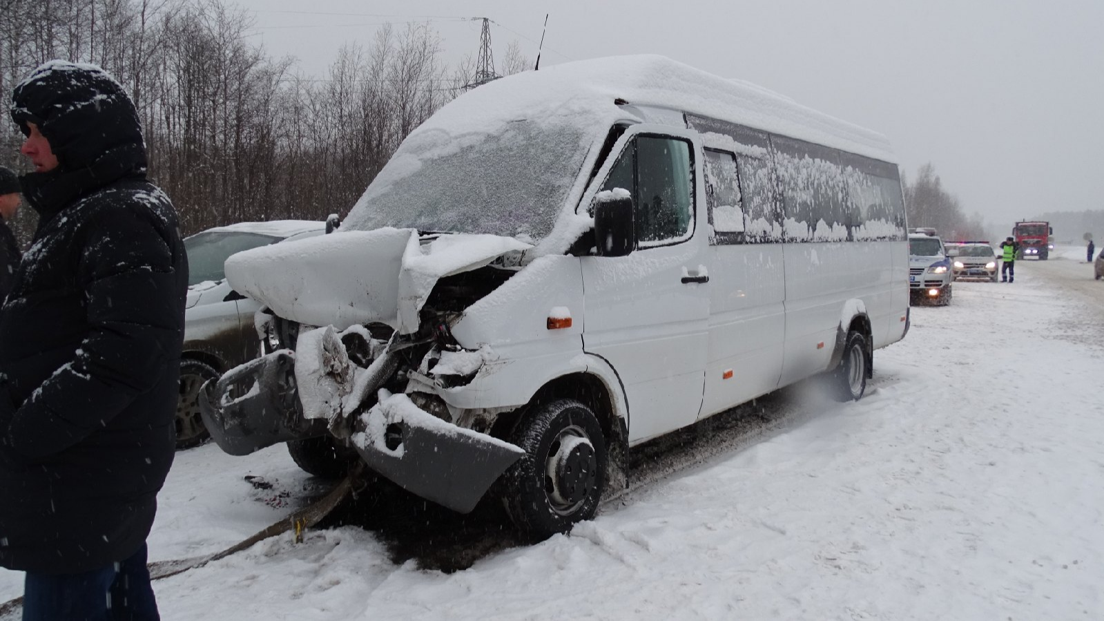 В столкновении автобуса и грузовика под Краснокамском пострадали 9 человек