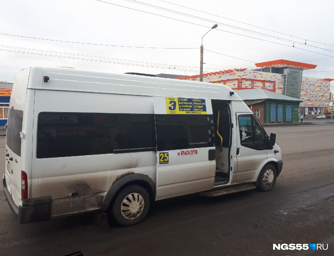 В Омске арестовали нелегальную маршрутку № 322. Перевозчик не понимает, почему