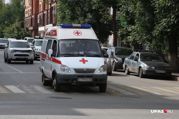 Мужчина приехал, чтобы помочь пациенту, но получил по голове Мужчина приехал, чтобы помочь пациенту, но получил по голове