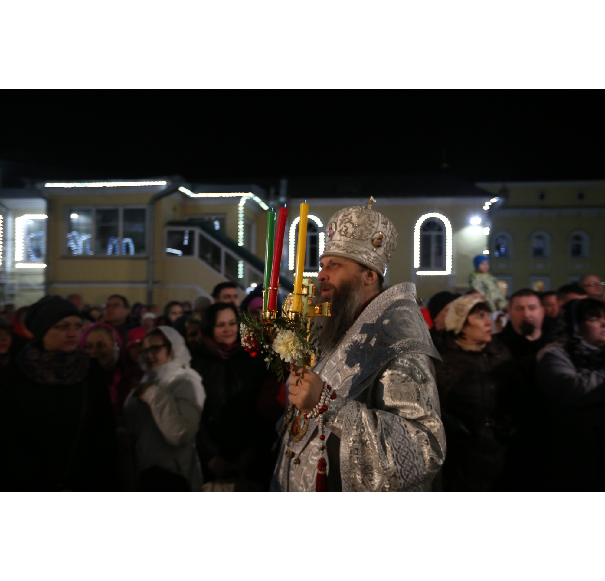 Ранее в Вознесенском кафедральном соборе заменили старые колокола, поэтому сегодня ночью звенели новые колокола<br> Ранее в Вознесенском кафедральном соборе заменили старые колокола, поэтому сегодня ночью звенели новые колокола<br>