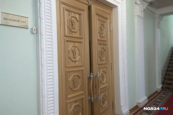 Журналистов внутрь не пустили Журналистов внутрь не пустили