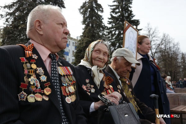 Пенсионеры и ветераны смогут получить свои выплаты по другому графику Пенсионеры и ветераны смогут получить свои выплаты по другому графику
