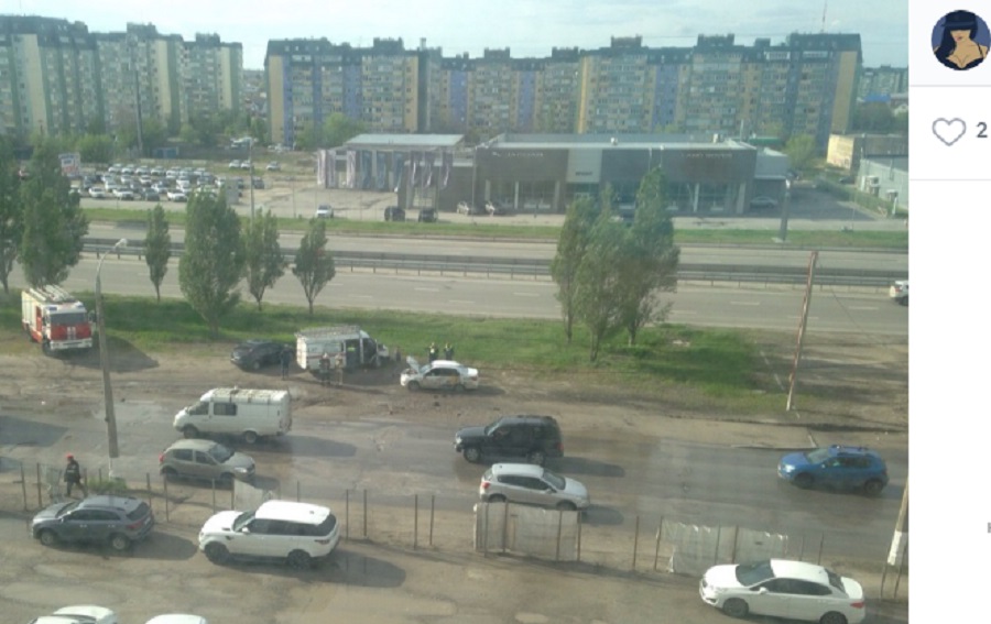 «Парень лежал на земле»: в Волгограде двое человек пострадали в столкновении маршрутки и такси