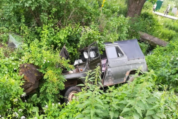 У автомобиля выбило лобовое стекло У автомобиля выбило лобовое стекло