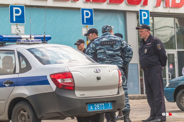 Сама автомобилистка и не заметила, что ей подложили бомбу. А вот другой водитель вызвал полицию Сама автомобилистка и не заметила, что ей подложили бомбу. А вот другой водитель вызвал полицию