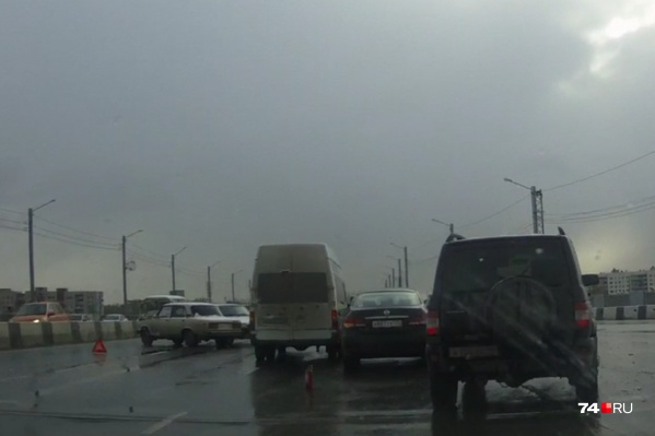 На мосту с разницей в несколько минут случилось три ДТП На мосту с разницей в несколько минут случилось три ДТП