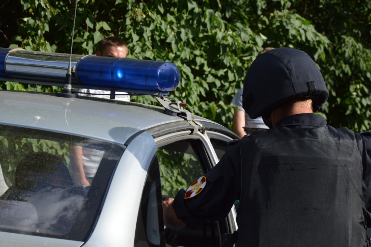 Мужчин задержали и передали в полицию Мужчин задержали и передали в полицию
