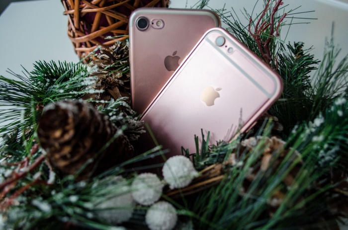 Что попросить у Деда Мороза: iPhone или метр собственного жилья