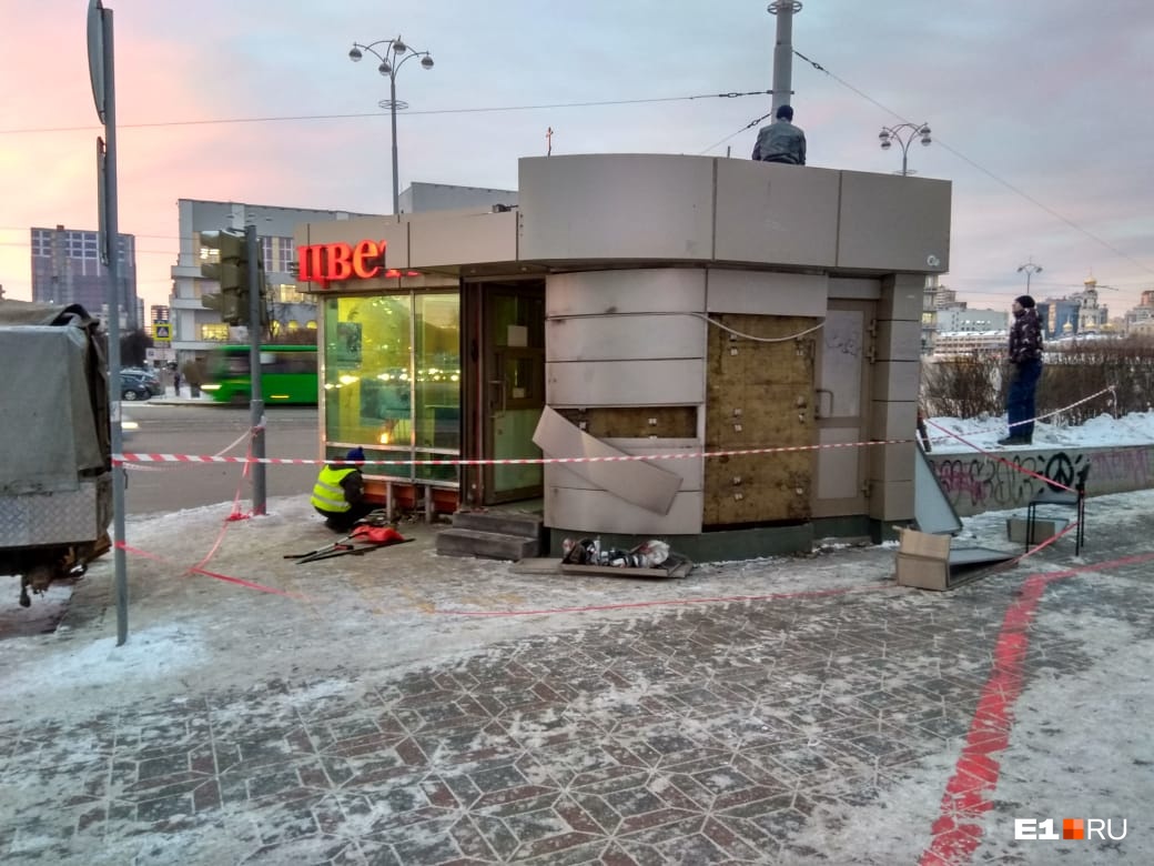 Снос начался рано утром Снос начался рано утром
