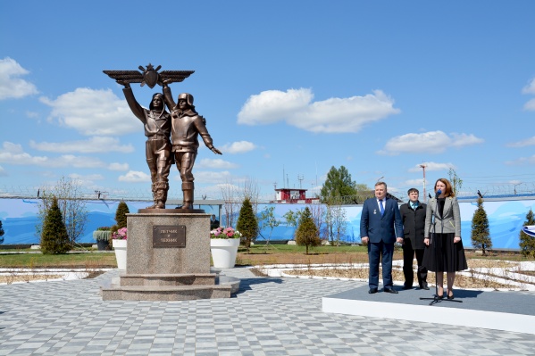 На открытие памятника пригласили мэра Омска Оксану Фадину На открытие памятника пригласили мэра Омска Оксану Фадину