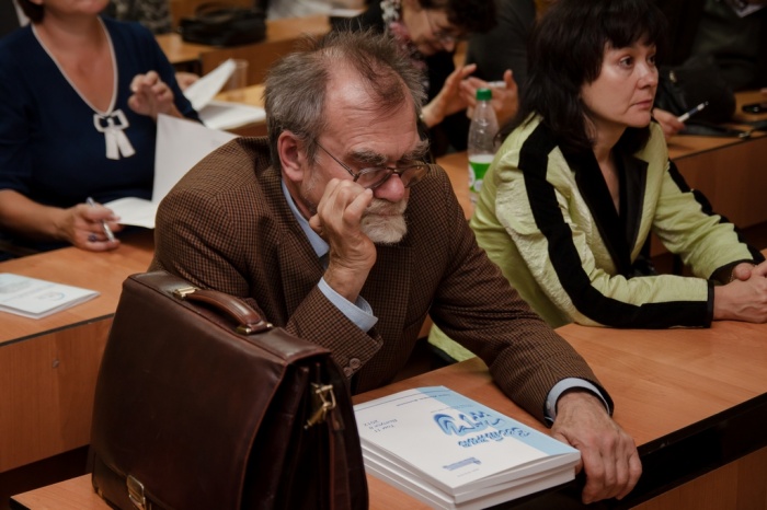 Иван Кузнецов работает в НГУ с 1976 года Иван Кузнецов работает в НГУ с 1976 года