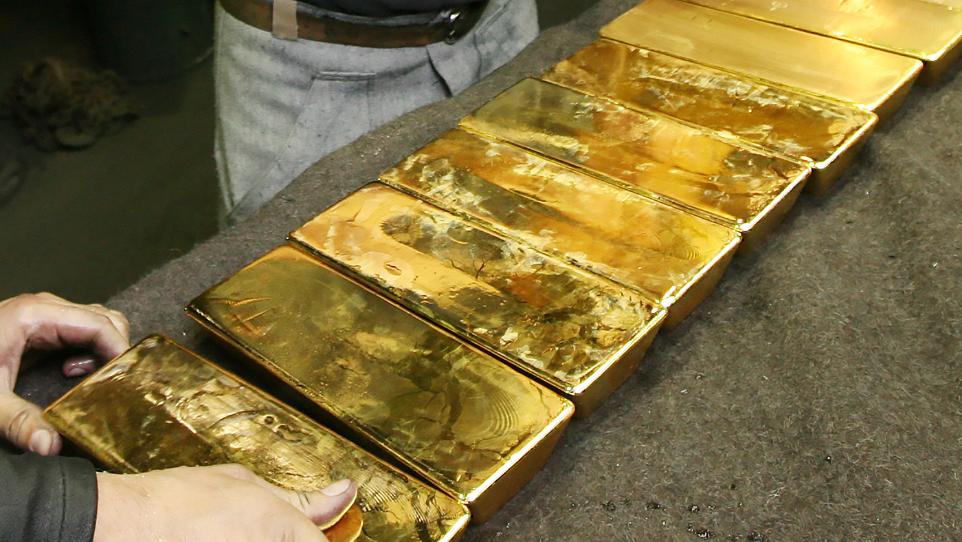 300 кг золота. Слиток золота 12 кг. Нашел золотой слиток. Кусок золота. Расплавленное золото.