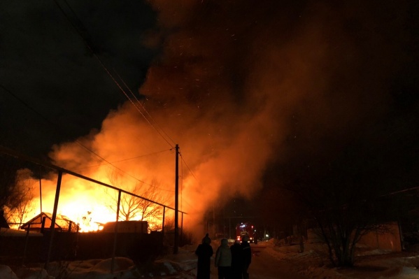 Пожар в доме в Полетаево произошёл в ночь на 10 января Пожар в доме в Полетаево произошёл в ночь на 10 января