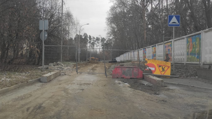 В Екатеринбурге отложили открытие дороги, из-за перекрытия которой Уктус стоял в пробках