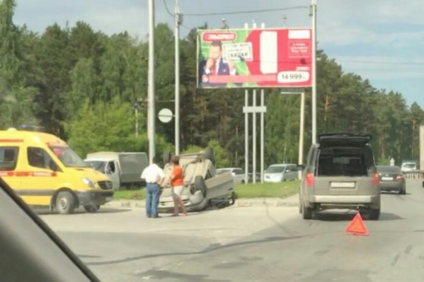 ДТП затруднило движение на перекрёстке Бердского шоссе и Университетского проезда ДТП затруднило движение на перекрёстке Бердского шоссе и Университетского проезда