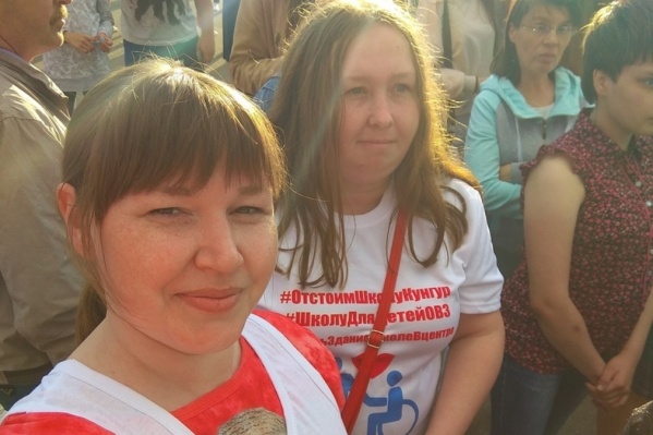 Родители детей с ОВЗ пришли на фестиваль «Небесная ярмарка» в этих футболках Родители детей с ОВЗ пришли на фестиваль «Небесная ярмарка» в этих футболках