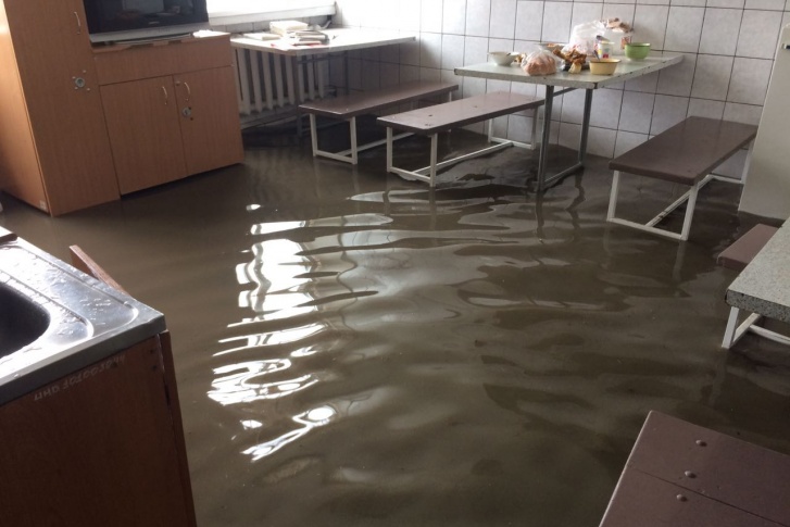 Пожарно-спасательная часть <nobr class="_">№ 9</nobr> вечером 23 июля Пожарно-спасательная часть <nobr class="_">№ 9</nobr> вечером 23 июля