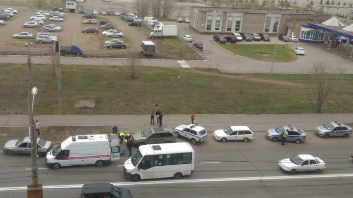 В Челябинской области водитель Nexia сбил автомобилистку, остановленную ГИБДД