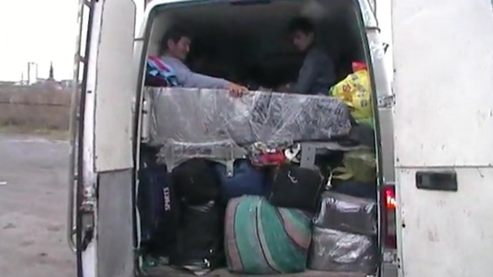 Полна коробочка: на трассе под Челябинском задержали фургон с двумя десятками мигрантов