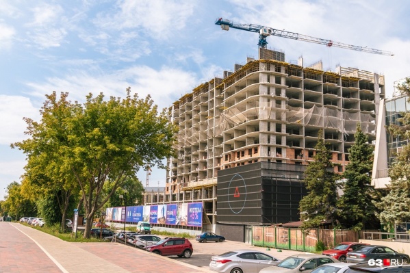 Всего новостроек в Самаре, по данным сервиса <a href="https://samara.n1.ru/building/novostroyki/" target="_blank" class="_">N1.RU</a>, более 140 Всего новостроек в Самаре, по данным сервиса <a href="https://samara.n1.ru/building/novostroyki/" target="_blank" class="_">N1.RU</a>, более 140 