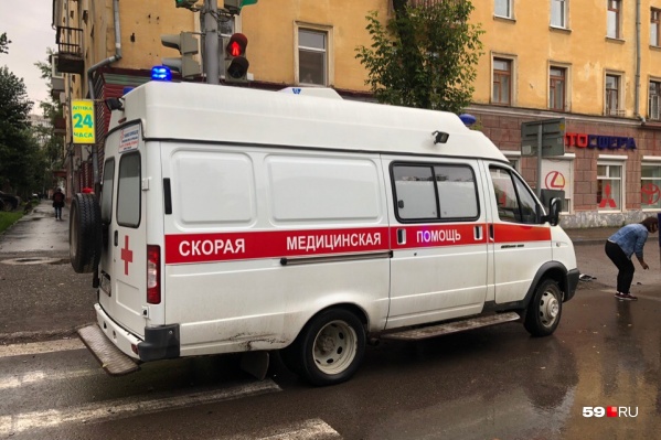 Машины скорой помощи в Чайковском водители чинят самостоятельно Машины скорой помощи в Чайковском водители чинят самостоятельно