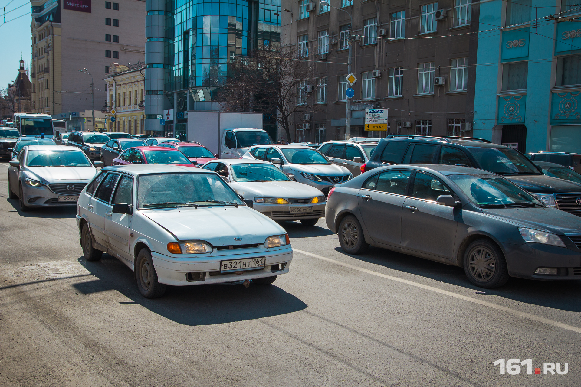 Опять двадцать пять: проспект Нагибина вновь сковала пробка