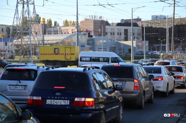 Стрелки повесили внутри кольца Стрелки повесили внутри кольца