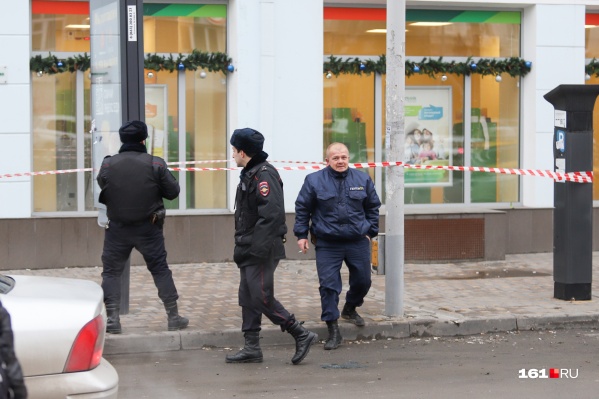 Инцидент произошел, когда сотрудник полиции решил проверить документы у подозрительного водителя Инцидент произошел, когда сотрудник полиции решил проверить документы у подозрительного водителя