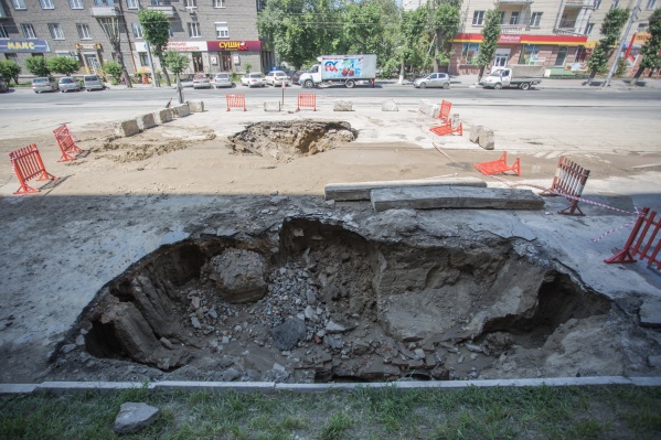Вода пропала около двух часов дня Вода пропала около двух часов дня
