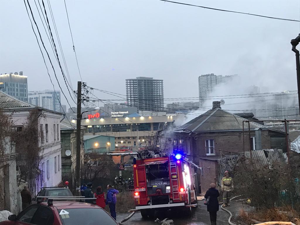 На помощь прибыло 19 спецмашин На помощь прибыло 19 спецмашин