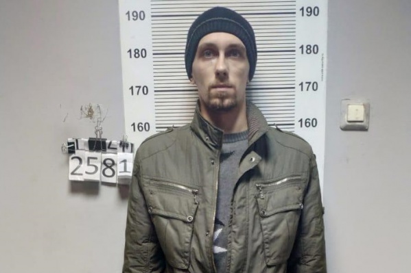 Если узнали этого мужчину, позвоните в полицию<br> Если узнали этого мужчину, позвоните в полицию<br>