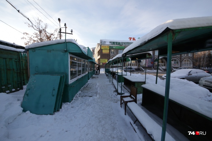 Челябинск — город контрастов: в самом центре все еще торгуют почти под открытым небом