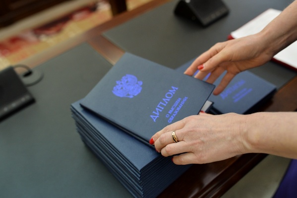 Окончив специалитет, выпускник сможет продолжить учебу сразу в аспирантуре Окончив специалитет, выпускник сможет продолжить учебу сразу в аспирантуре
