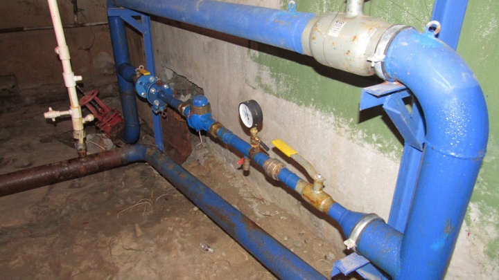 В Кургане управляющая компания в два раза завысила стоимость ремонта сетей холодного водоснабжения