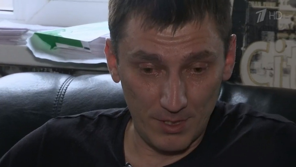 Евгений не в силах сдержать слез, говоря о любимой женщине и дочке, которую он так и не смог обнять Евгений не в силах сдержать слез, говоря о любимой женщине и дочке, которую он так и не смог обнять