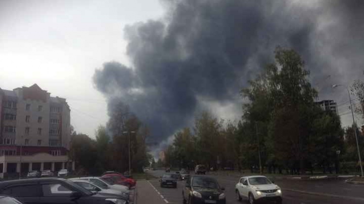 Роспотребнадзор исследовал воздух в Кстове после пожара на нефтезаводе