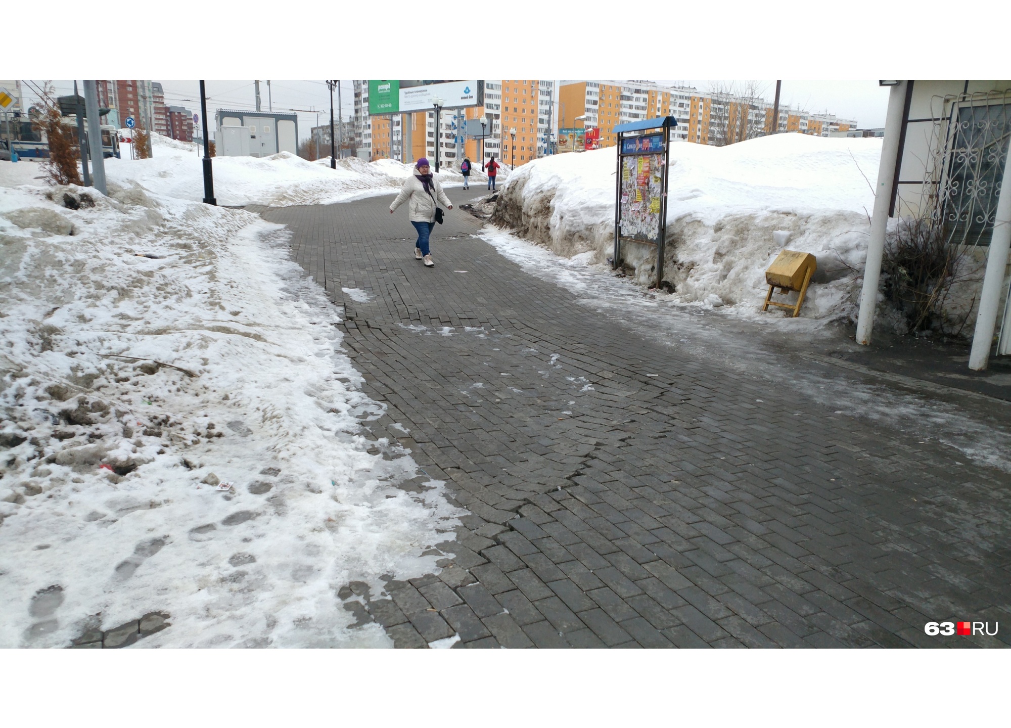 Реконструкцию Московского шоссе проводили в 2014–2017 годах; а в 2018-м уже <a href="https://63.ru/text/gorod/54281581" target="_blank" class="_">начались провалы</a> плитки<br> Реконструкцию Московского шоссе проводили в 2014–2017 годах; а в 2018-м уже <a href="https://63.ru/text/gorod/54281581" target="_blank" class="_">начались провалы</a> плитки<br>