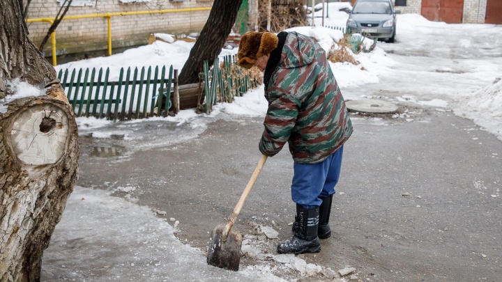 «Дворников предупредили заранее»: волгоградские коммунальщики побоялись повторения ледяного коллапса
