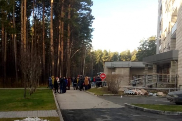 Очевидцы рассказали про эвакуацию после половины десятого утра Очевидцы рассказали про эвакуацию после половины десятого утра