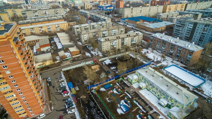 Вице-мэр Красноярска признался, как разрешил строить высотку впритык к детскому саду