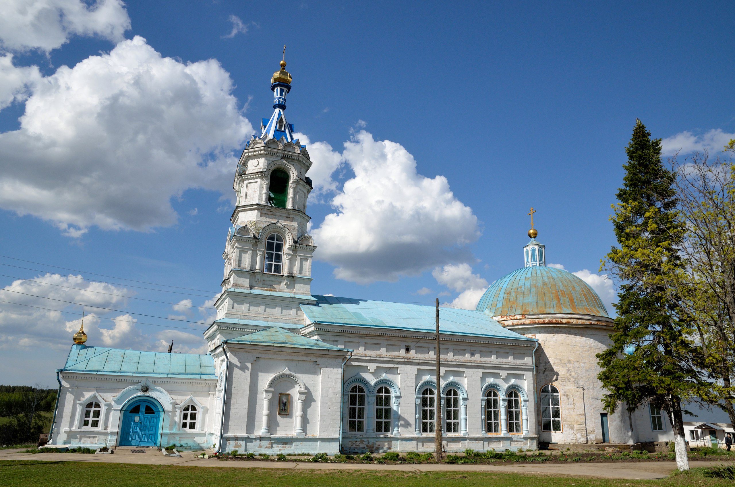 Церковь в деревне Мостовая Церковь в деревне Мостовая