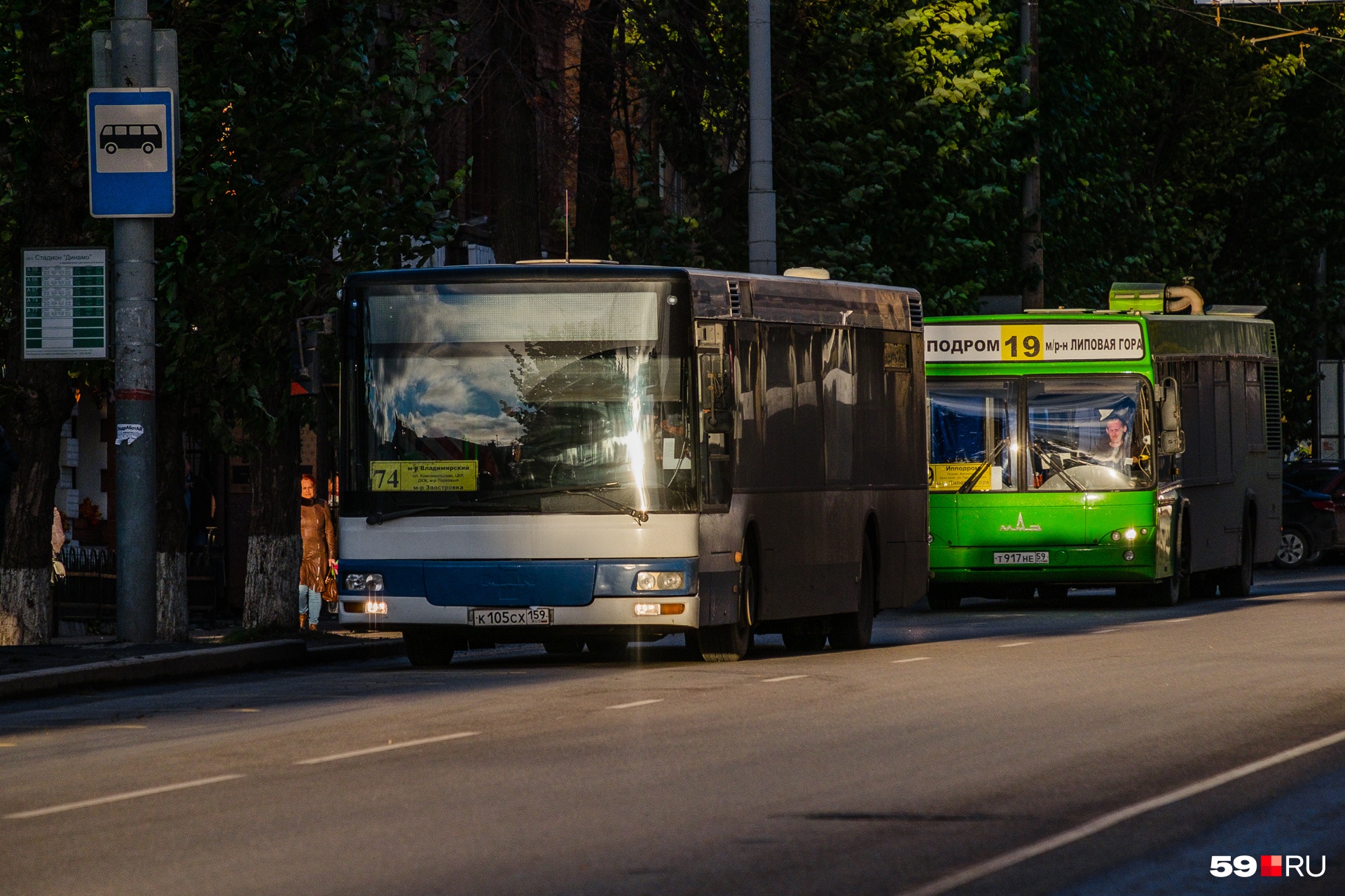 Автобус на повороте. Автобус Пермь. Общественный транспорт Перми. 22 Автобус Пермь. Транспорт Пермь автобусы.