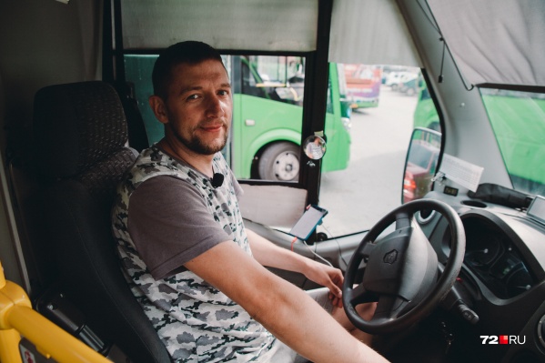 34-летний Александр Антипин работает на городском маршруте № 83 чуть больше полугода 34-летний Александр Антипин работает на городском маршруте № 83 чуть больше полугода