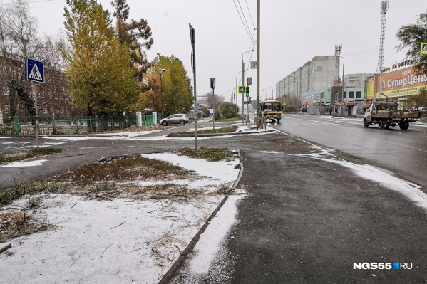 Температура на улице пока позволяет выпавшему снегу не таять Температура на улице пока позволяет выпавшему снегу не таять
